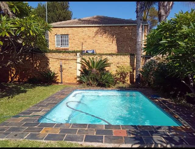 4 BEDROOM TOWNHOUSE FOR SALE IN AMOROSA